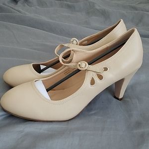Nude Mary Jane Heels NIB